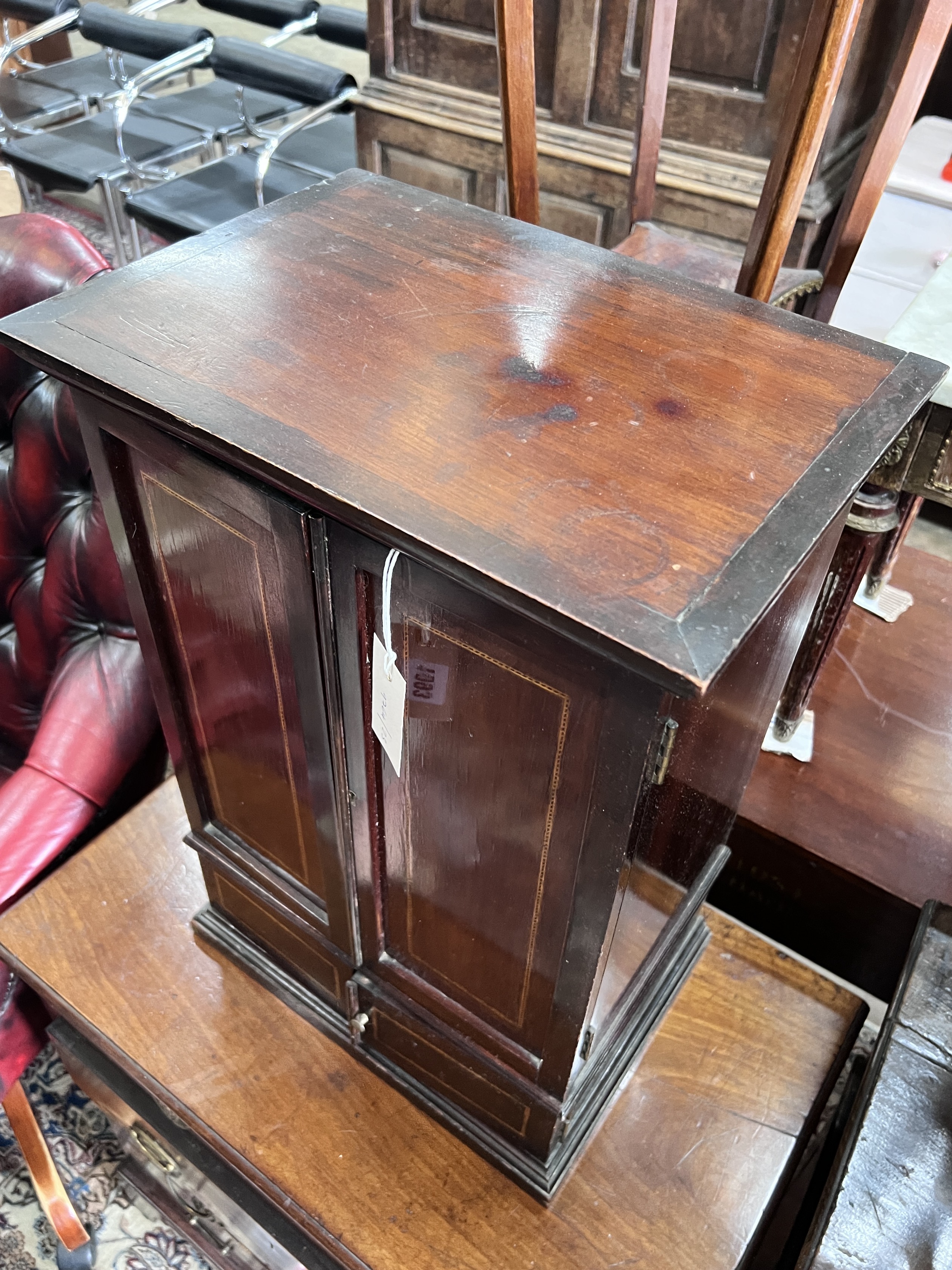 An Edwardian inlaid mahogany table top cabinet, width 39cm, depth 27cm, height 59cm